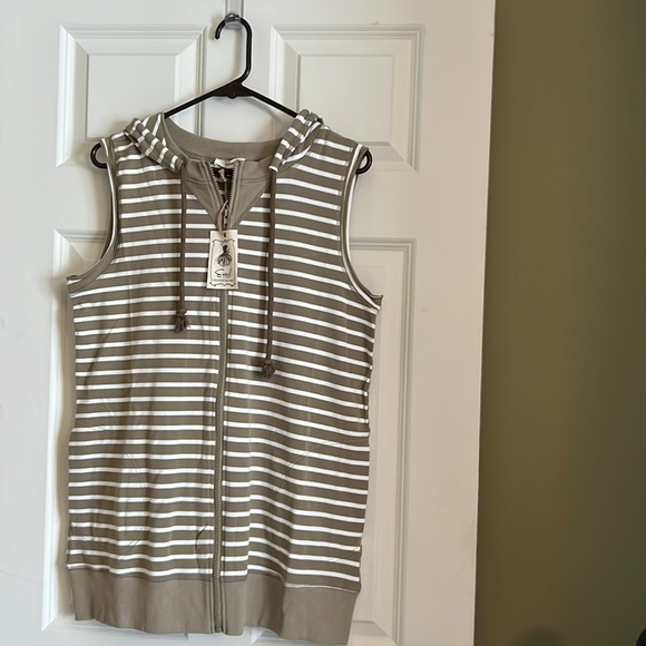 easel Tops - NWT Easel Hooded Tank with Zipper Women’s Size Small